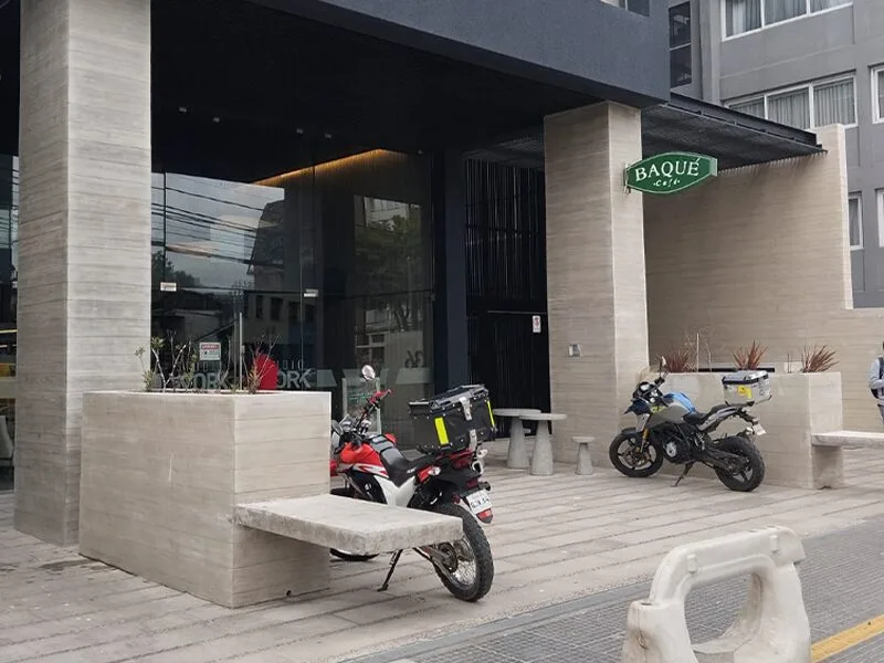 Acceso al edificio de la oficina virtual LOF en Concepción