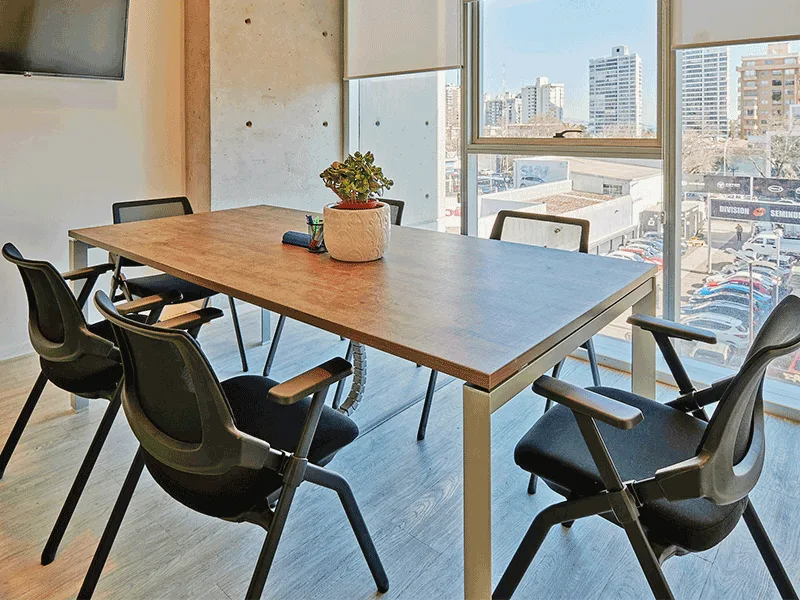 Sala de reuniones de la oficina virtual LOF en Viña del Mar